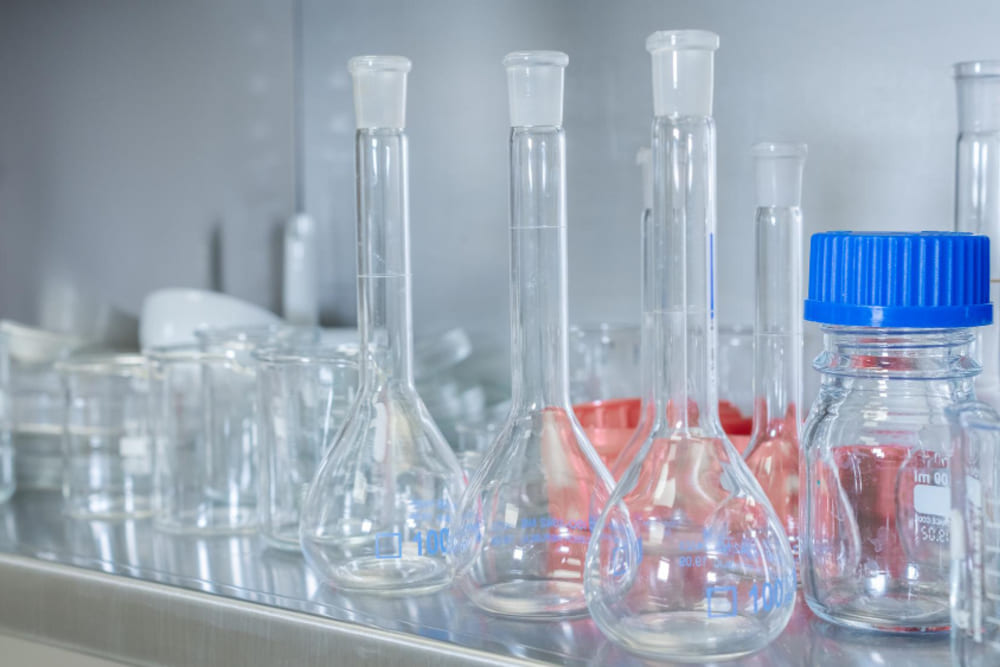 Como garantir a qualidade dos produtos laboratoriais comprados online